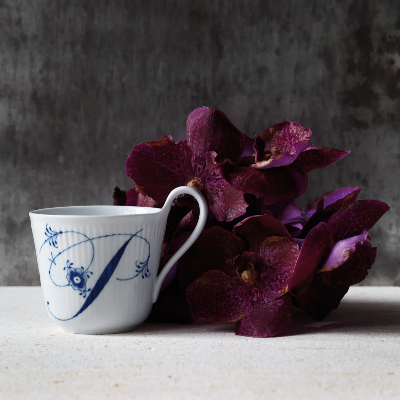 Alphabet Collection High Handle Cup, P, 33 cl