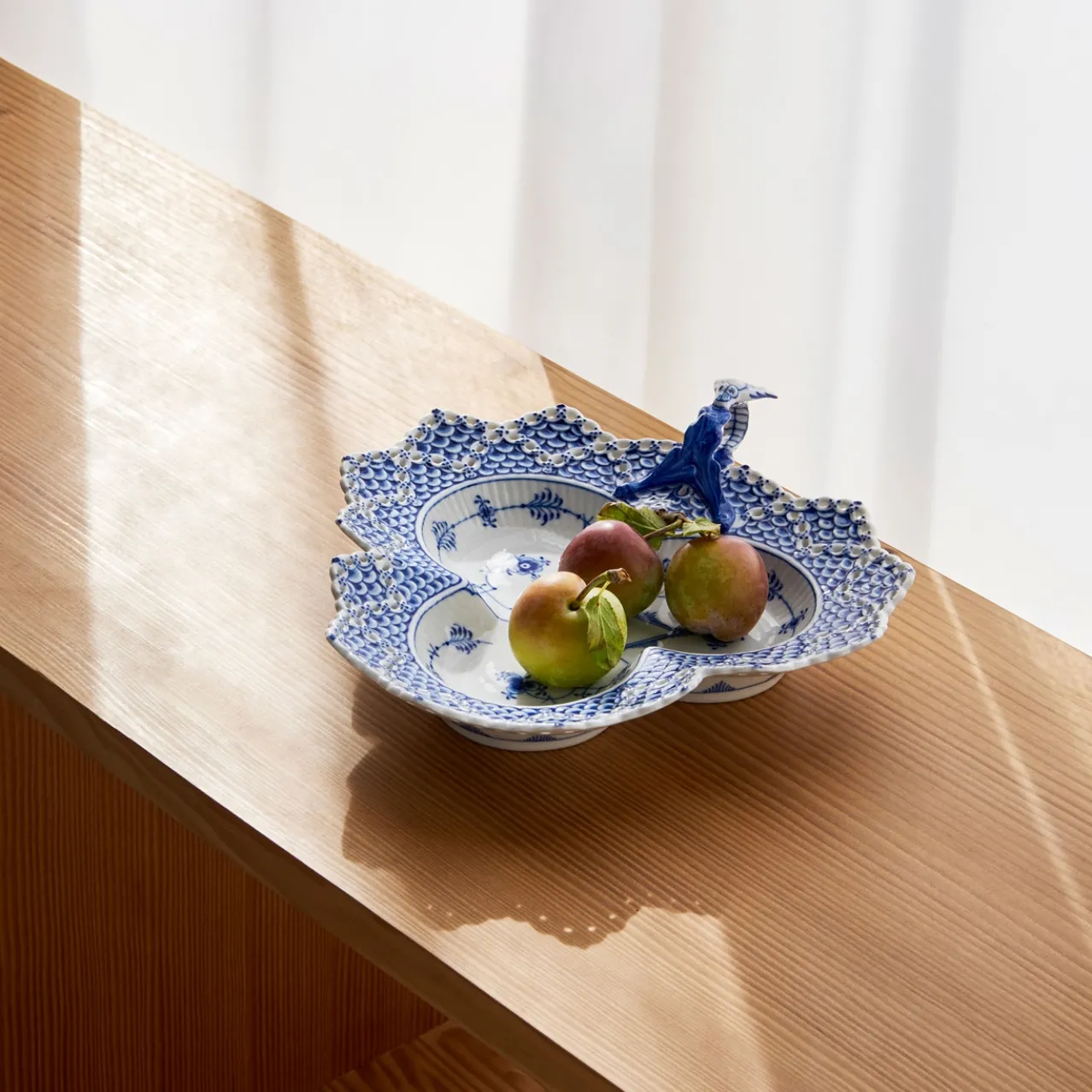 Blue Fluted Full Lace Assiette, 25 cm