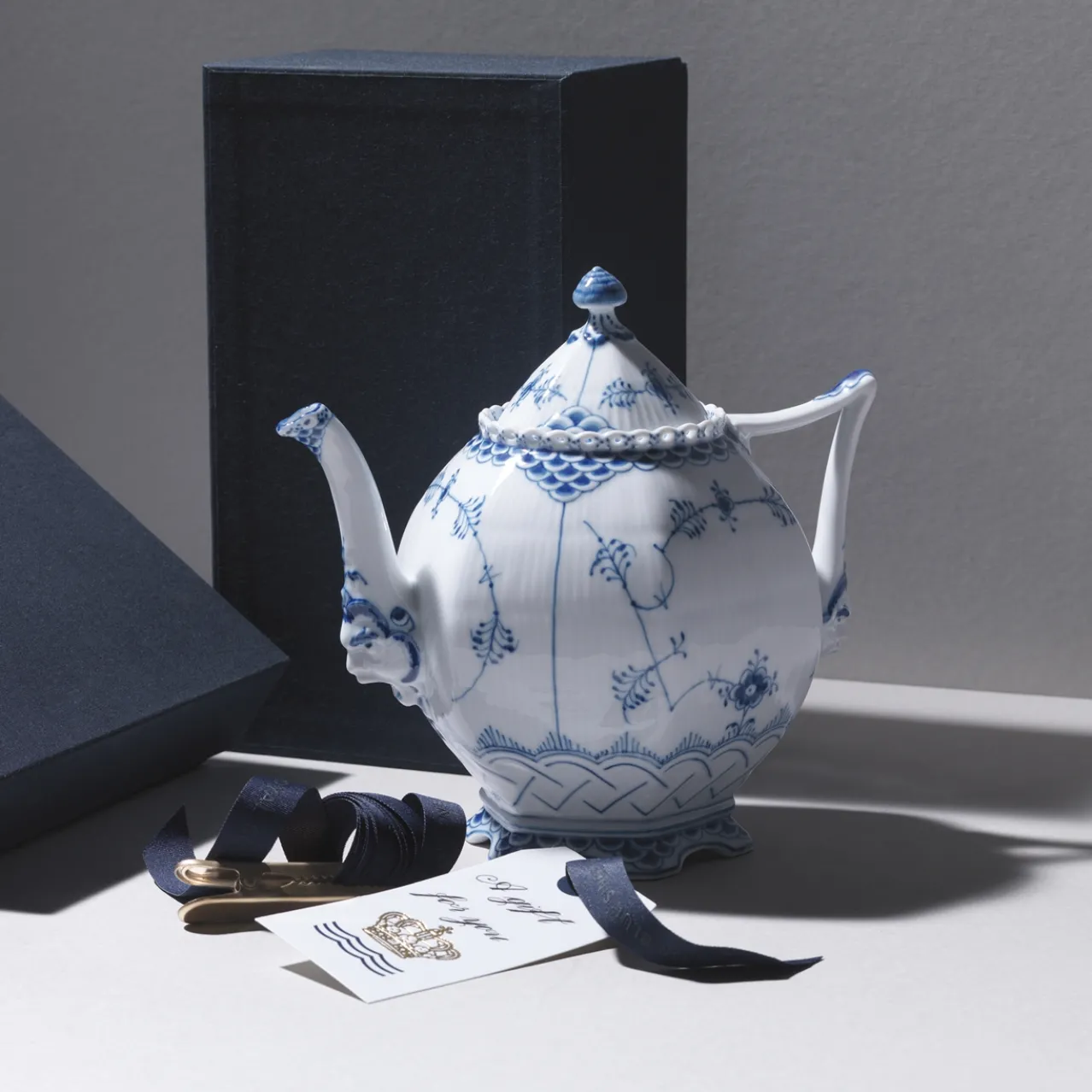 Blue Fluted Full Lace Teapot, 100 cl