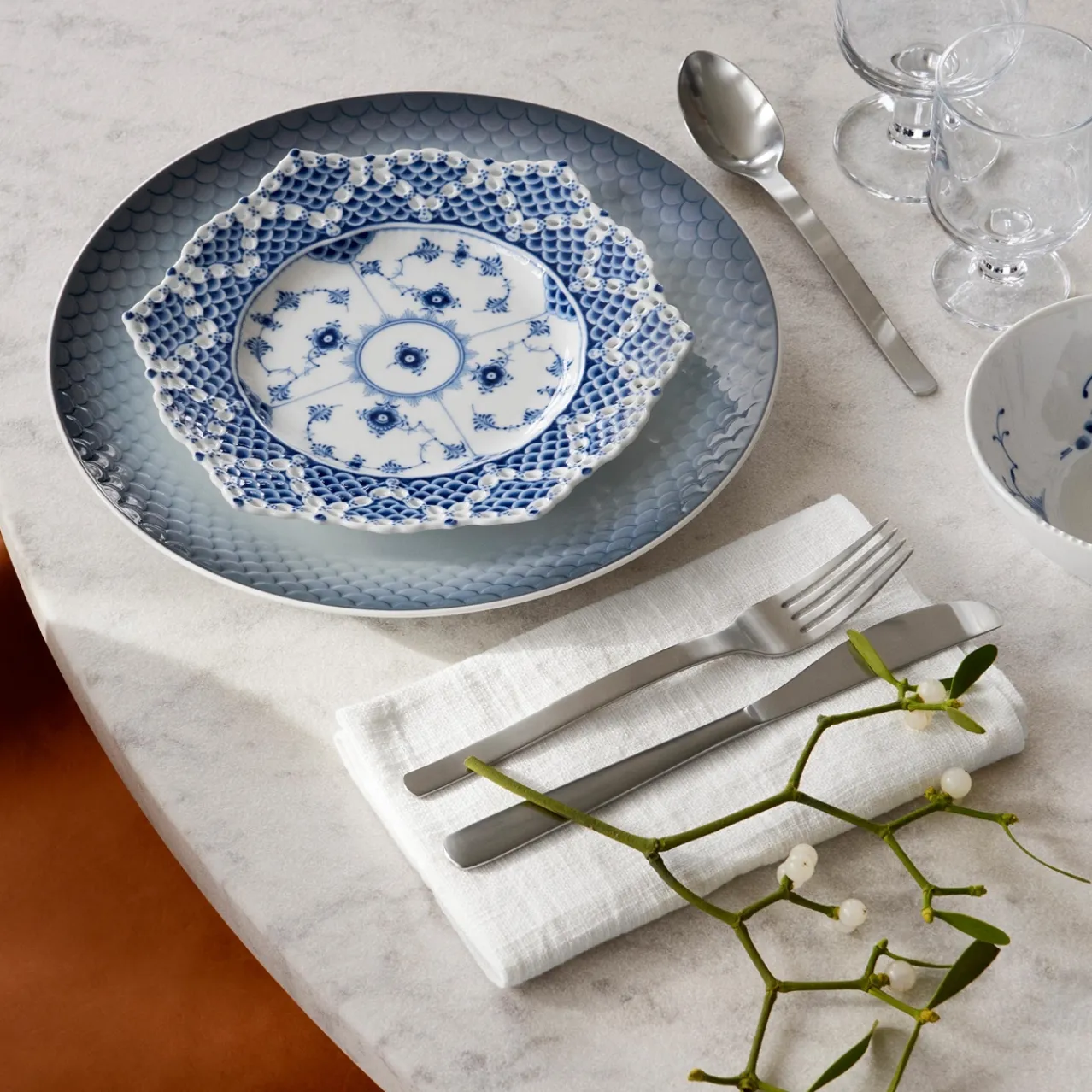 Blue Fluted Full Lace Plate with Double Lace Border, 21 cm