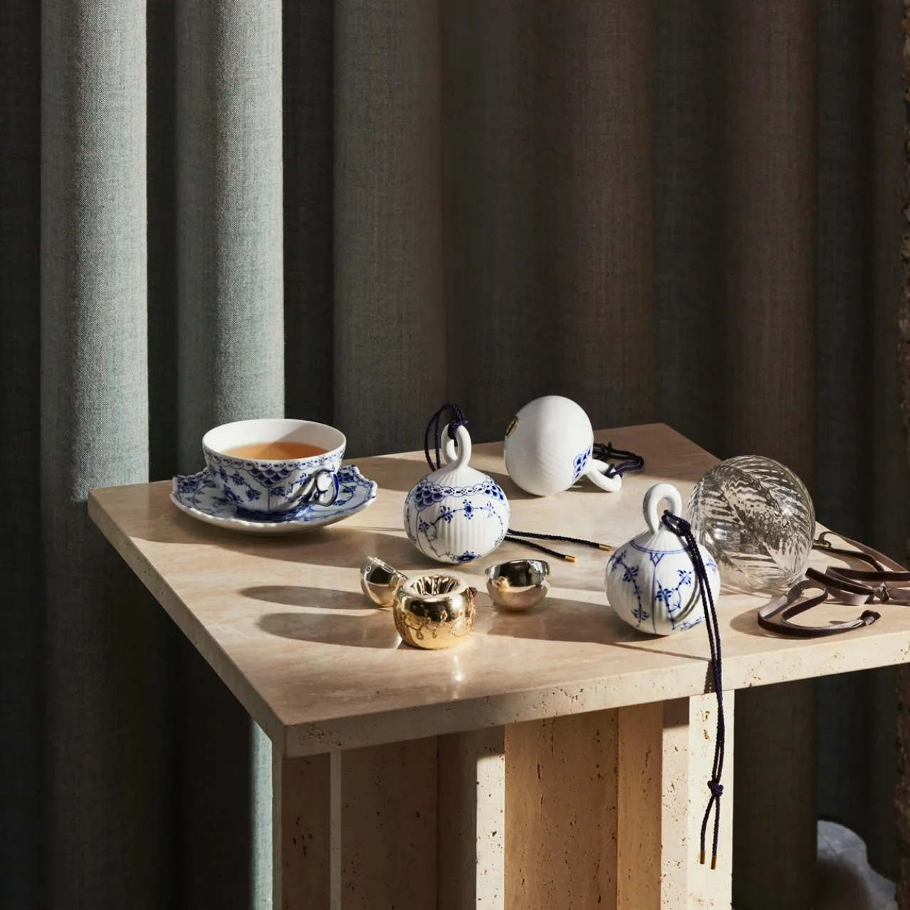 Blue Fluted Mega and Princess Christmas Bauble, 9.5 cm, 2 pcs