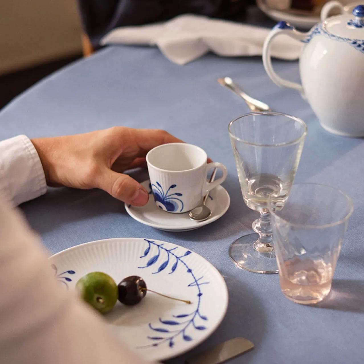 Blue Fluted Mega Plate Coupe, 19 cm