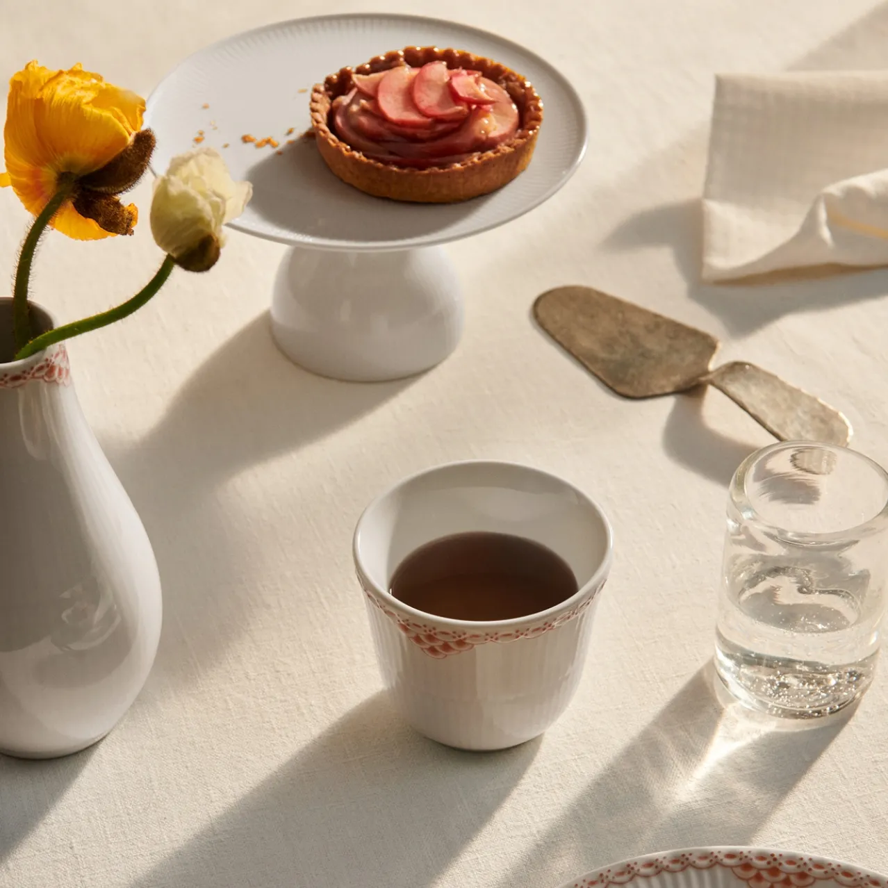 Coral Lace Vase, 18 cm