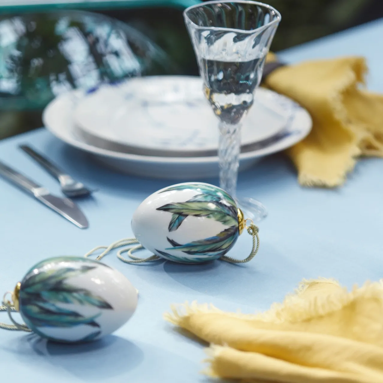 Spring Collection Large Egg 2025, Magpie Feathers, 10 cm