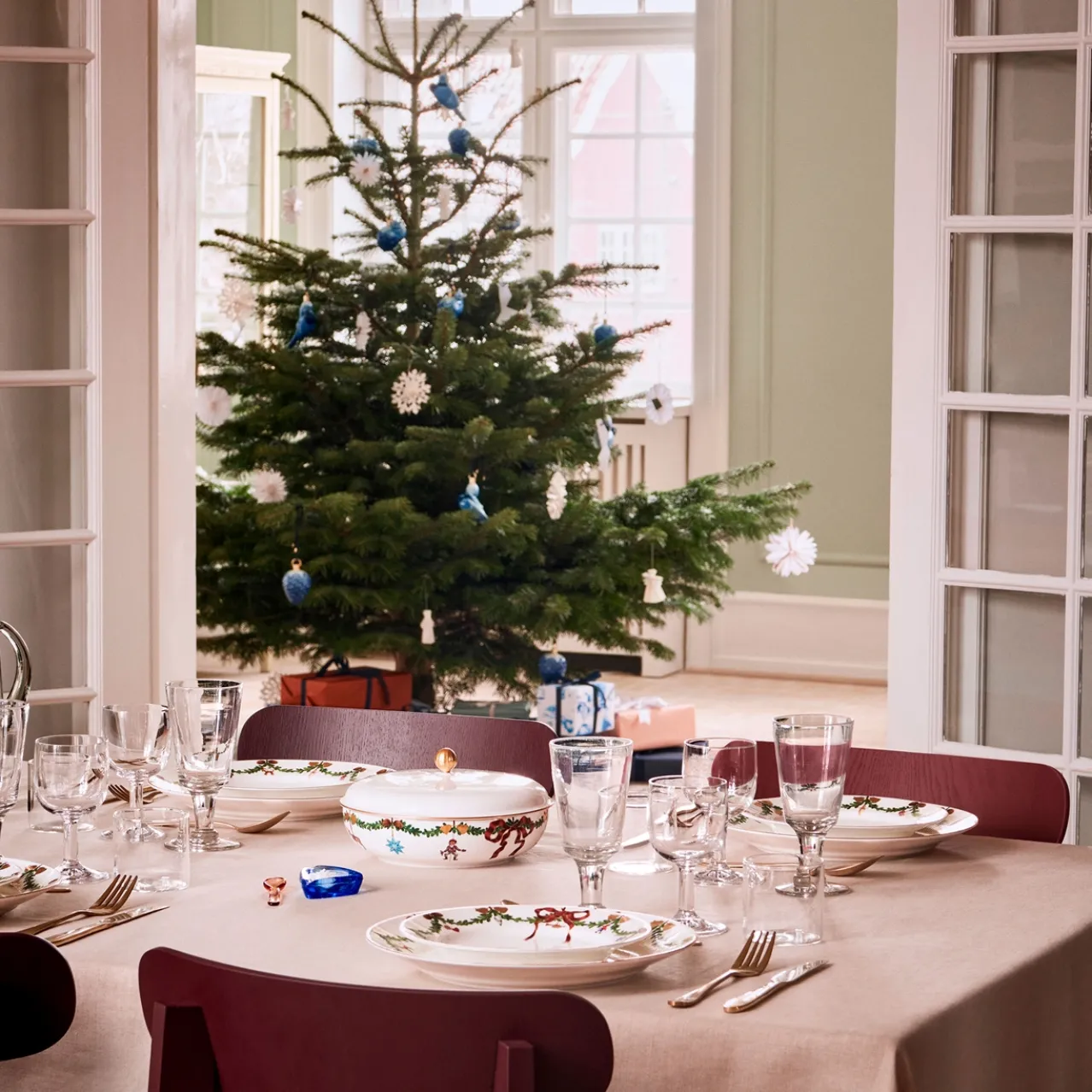 Star Fluted Christmas Dish, 34 cm