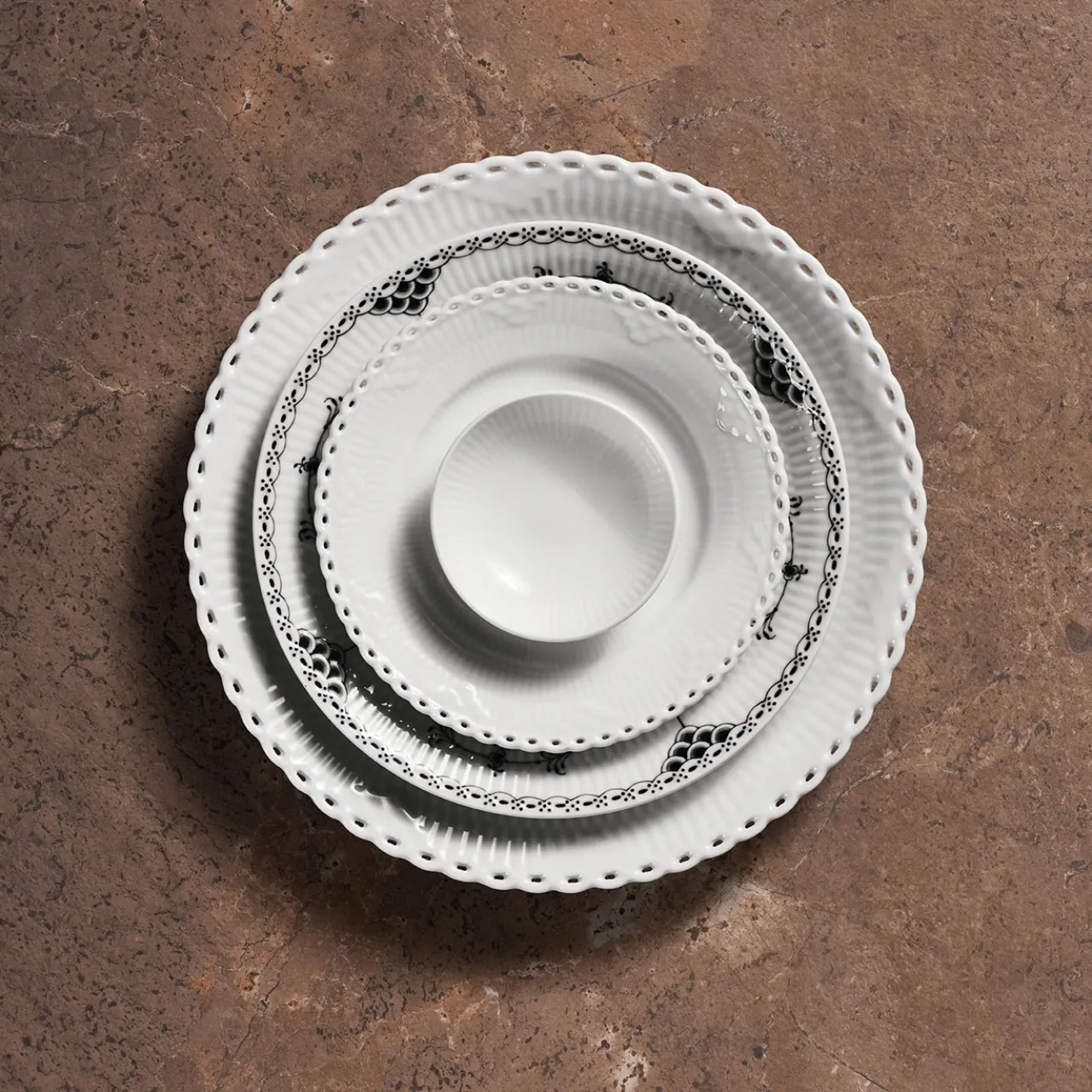 White Fluted Full Lace Plate, 27 cm